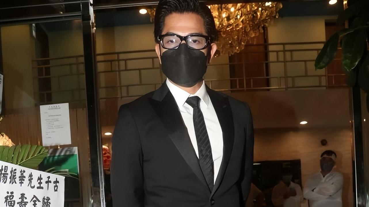 郭富城|经纪人父亲设灵，郭富城携妻女现身灵堂吊唁，透露将扶灵