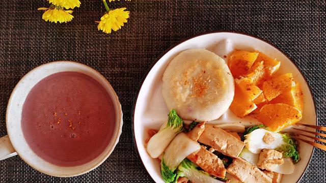 豆浆|早餐做了3样，杂粮豆浆香浓暖胃，紫薯米饼香甜柔软好吃又饱腹