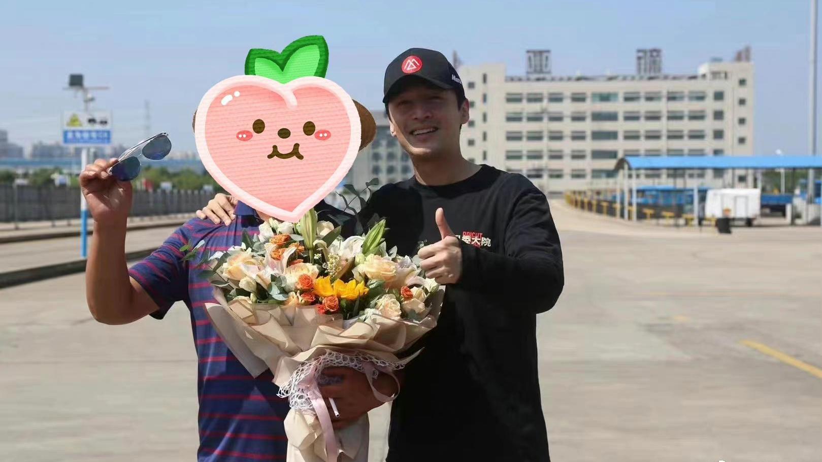 胡歌|厉害啊！胡歌在拍摄《县委大院》之余还抽空去考了个C6驾照