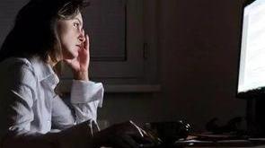 肝脏|肝火旺盛难降？别慌！少做2件事，常用“它”泡水喝，“泻”肝火