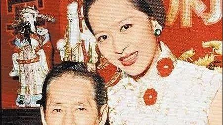 邓永祥|为嫁豪门穿30年塑身衣，丈夫4亿遗产仅分她1元，洪金梅值吗？