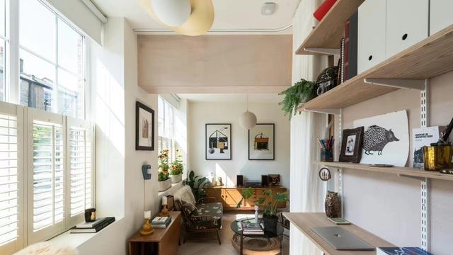 一对英国情侣46㎡的家，格局独特一室怀旧原木风，收纳整齐很温馨