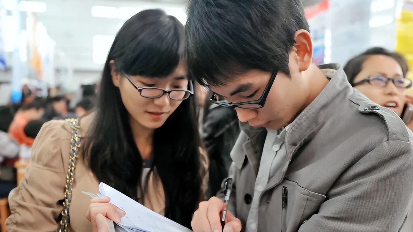 医生|父母眼中“认可度高”的职业排名，医生跻身前五，榜首实至名归