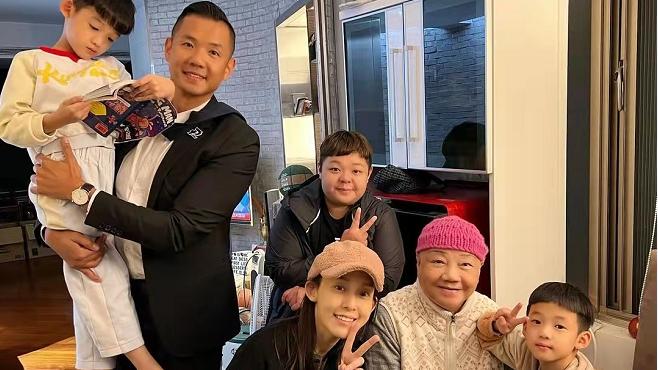 陈建州|陈建州晒全家福为母亲庆生，黑妈憔悴出镜，因患癌做化疗衰老迅速