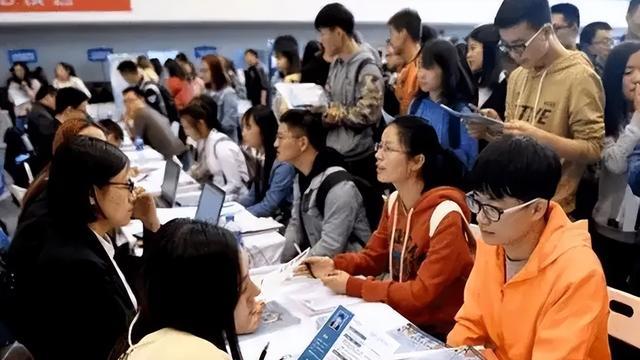 生肖|“人大毕业值5000，这理由我笑了。”HR嘚瑟发文，引来一片谴责声