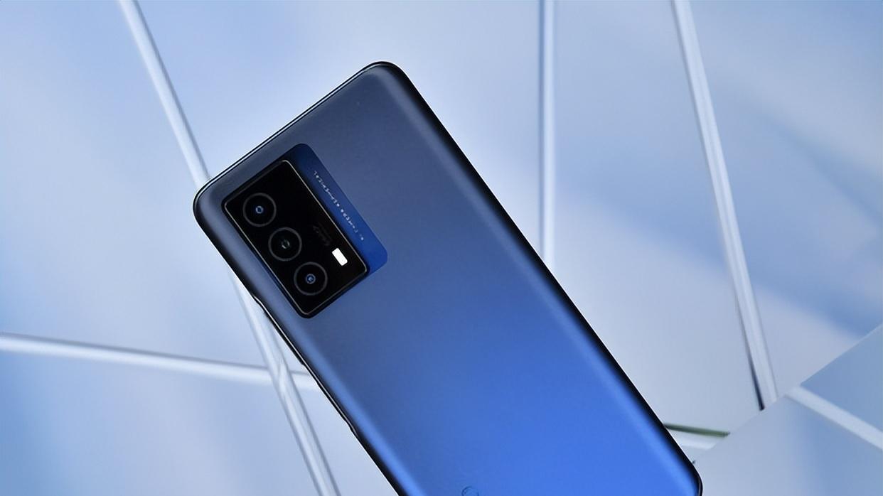 浏览器|6000毫安超电池+80W快充+LCD屏，1499起新千元续航电霸手机来了！