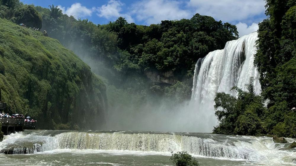 黄果树瀑布|黄果树瀑布：世界上唯一一个可以从不同方位观看的瀑布，景色壮丽