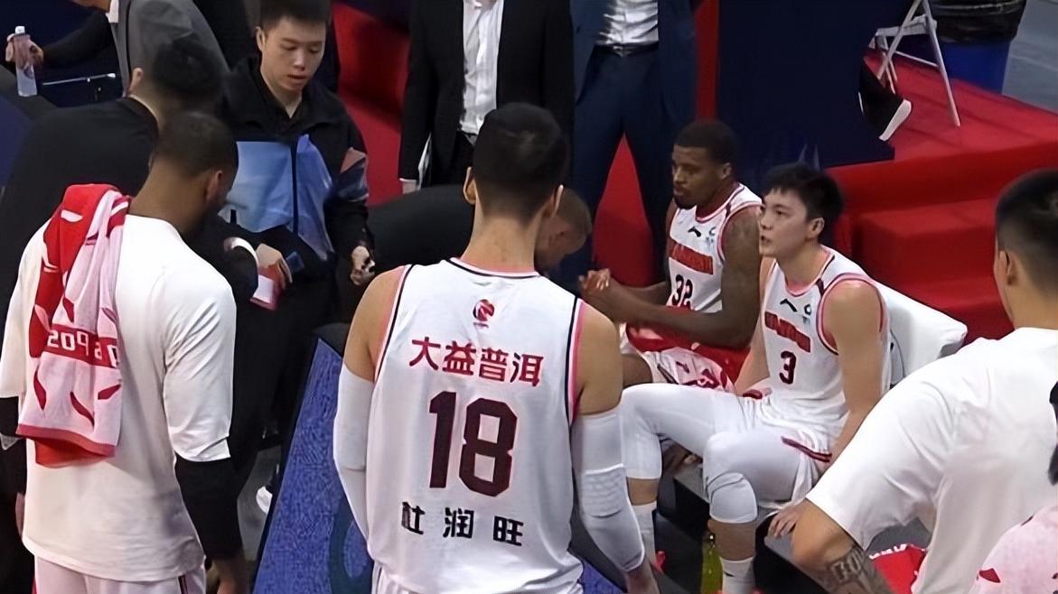 广东男篮|90-69！广东队吊打天津队，威姆斯演戏，莱多被杜锋骂醒