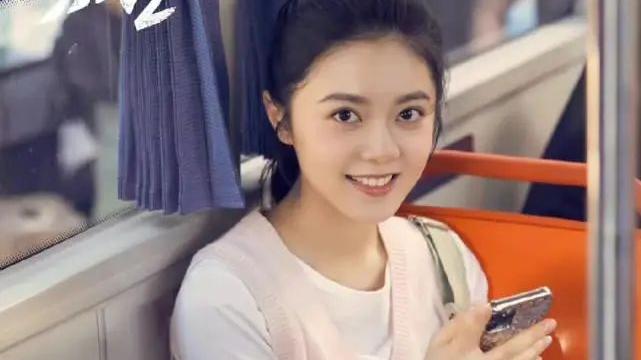 赵今麦|赵今麦和张子枫的综艺、新剧都撞上了，谁会成为00后第一小花？