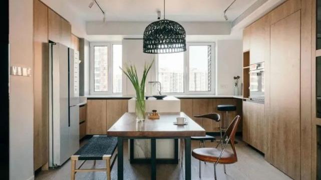 大学教授96㎡坚持“去客厅化”之家，全屋书香雅韵美不胜收，羡慕