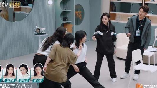 芒果台|张天爱听不懂音乐术语，手写笔记像极了火星文，薛凯琪捂嘴偷笑