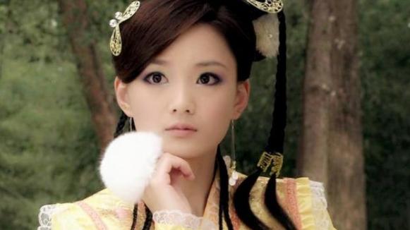 馨子|出道即巅峰的馨子，父亲破产后人气直线下降，37岁无房无车仍单身