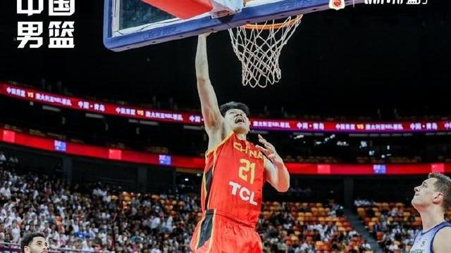 中国男篮|中国男篮遭打击！25岁国手确定无缘集训，杜锋失去周琦最佳的搭档