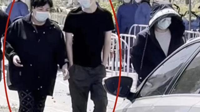 街拍|德云社郭汾阳玩游戏，舅舅张云雷无意入镜，粉丝：郭汾阳真给力