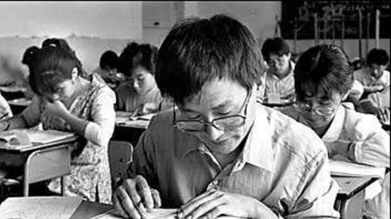 民警|高考712分的人大女学霸，为何沦为山村农妇，生6个孩子成低保户？