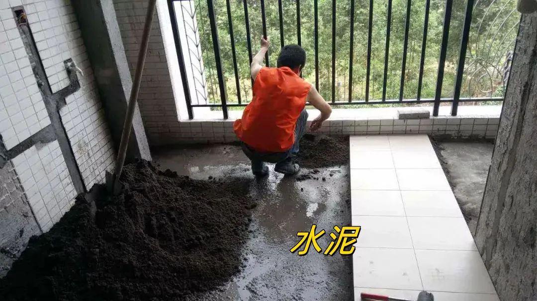 贴瓷砖，到底该用水泥还是瓷砖胶？我说的不算，比一比就知道了