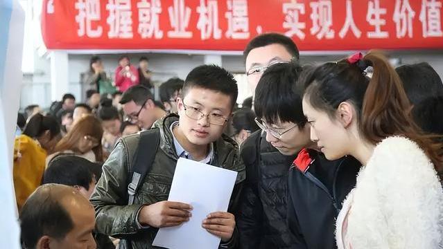 翻译|选专业需谨慎！北大教授姚洋：这3类职业在10年后或将被“淘汰”