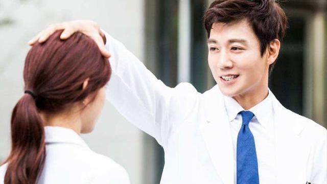 花滑|宋慧乔从影26年：贯穿韩国男神的青春回忆，裴勇俊也在其中