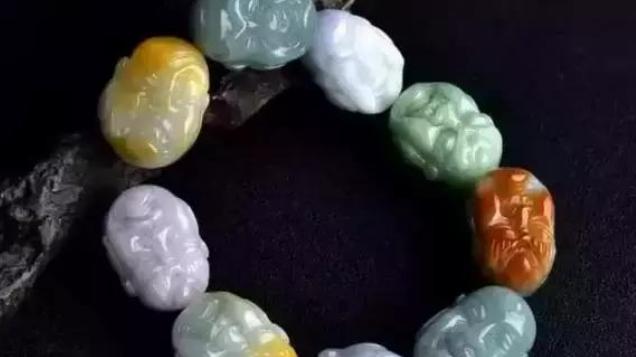 翡翠手串|原来翡翠手串的数量也有说法，想要购买的话，就选择18颗的