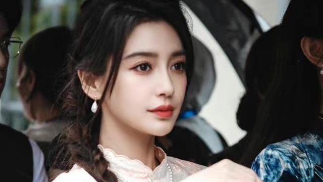 Angelababy|杨颖跟宋轶等女星一起穿旗袍，各个都是大美女，就属杨颖最好看！