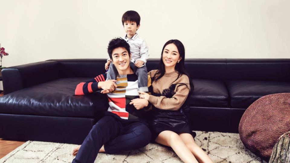 晒晒霍思燕和杜江的家，房子装修简单显得很空旷，连家具都没几件