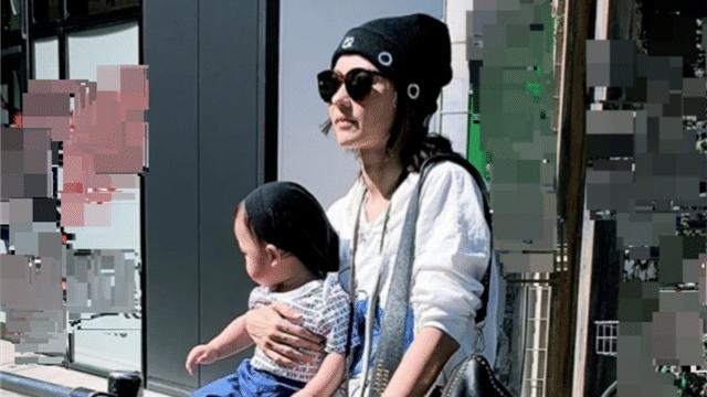 张柏芝|张柏芝分享小儿子近照，媒体曝三胎生父是谢霆锋，男方曾亲自辟谣