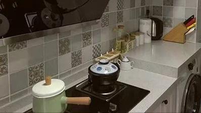 冰箱放门口，洗衣机放厨房，表姐的新房越看越尴尬，忍不住想吐槽