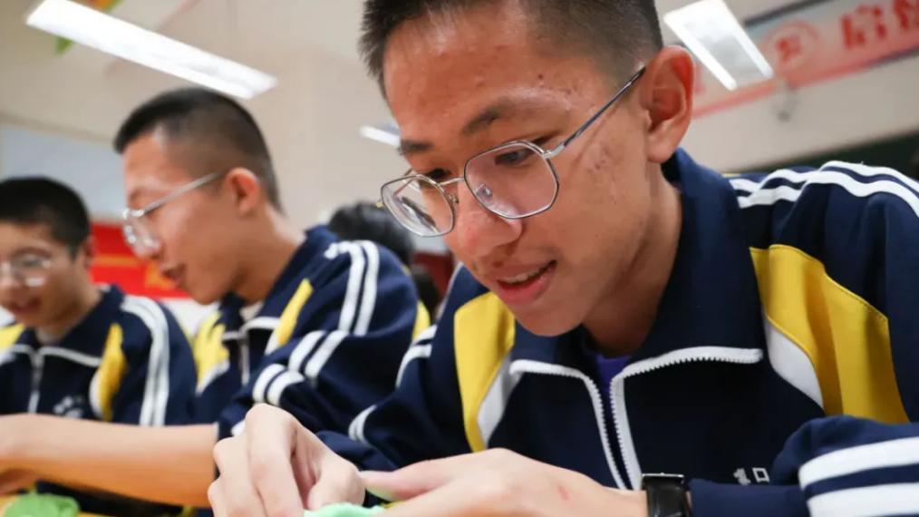 高中生票选出“最想取消的学科”, 英语仅排名第二, 榜首实至名归