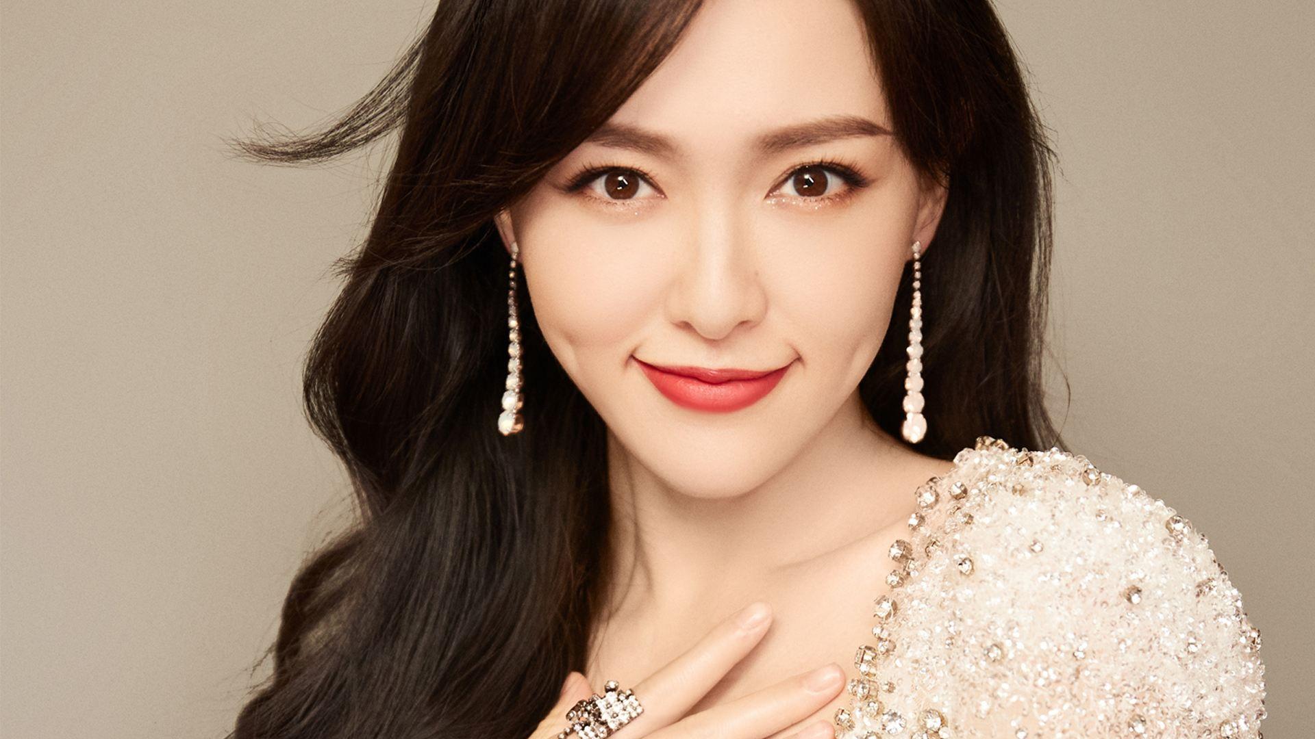 黄晓明|唐嫣看不上85花？黄晓明被爆料已经有了女朋友？杨幂看上杨洋？