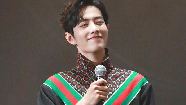 肖战|肖战登上母校杰出校友榜，化身招生小能手，粉丝调侃肖战格格不入