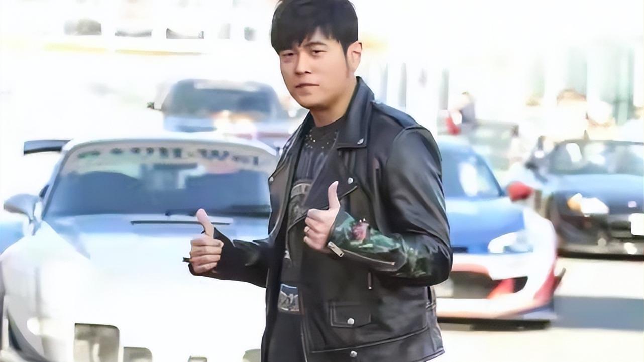 吉克隽逸|周杰伦夫妇逃不过中年发福，同穿皮衣一个油腻一个富态，影响气质