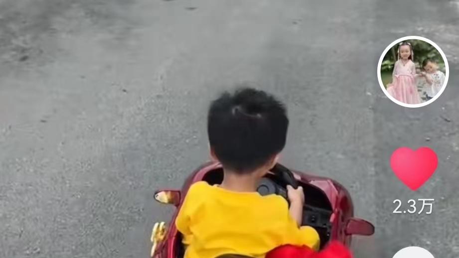 奇奇|真隆重！姚威儿子奇奇给小姨家弟弟庆生，田静称祝小宝贝前程似锦