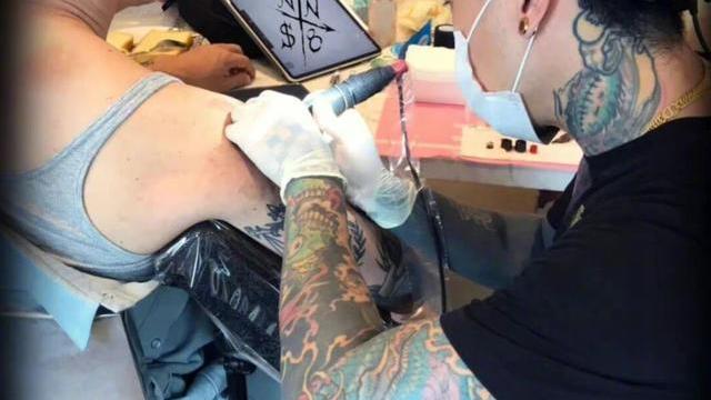 大S|忒尴尬了，具俊晔晒与大s的恩爱文身，却意外秀出了“老年斑”