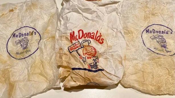 男子拆墙装修时，意外发现一份60年前的薯条，他：没发臭还很脆