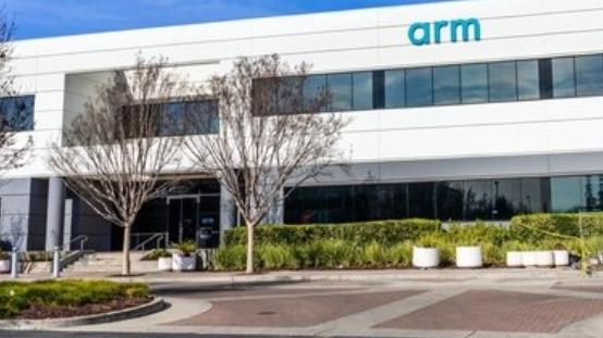 芯片|比尔盖茨没说错！英国芯片巨头正式官宣，外媒：断供华为后果来了