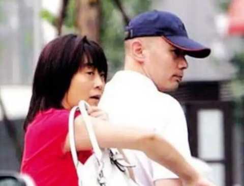 葛优|65岁葛优做核酸被偶遇，身材消瘦精神矍铄，网友：你大爷还是你大爷