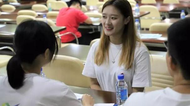 大学|读完三年研究生，女生直言“后悔”，毕业后的真实境遇与想象相反