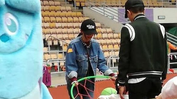 刘恺威|8岁小糯米留港陪爷爷过节，刘恺威不舍家人，离别时送上深情拥抱