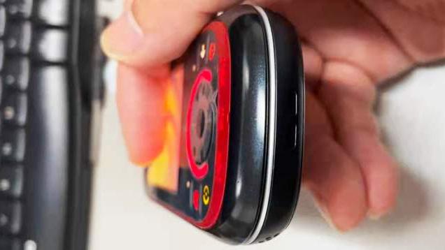 摩托罗拉|纯粹的音乐手机，旧摩托罗拉em35体验，点亮屏幕后像专业播放器