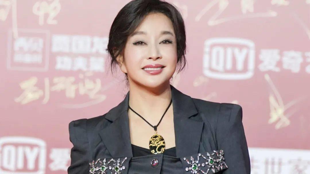 刘晓庆|陈国军受不了刘晓庆的花心，离婚20年后相拥，一生愧对刘晓庆