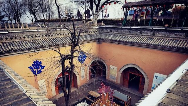 黄豆芽|河南村子里的特色美食，藏在地下一般人不知道，10个菜358贵吗？