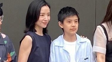 潘粤明|离婚十年，潘粤明首次和儿子温情互动，董洁的评论区充满感谢声