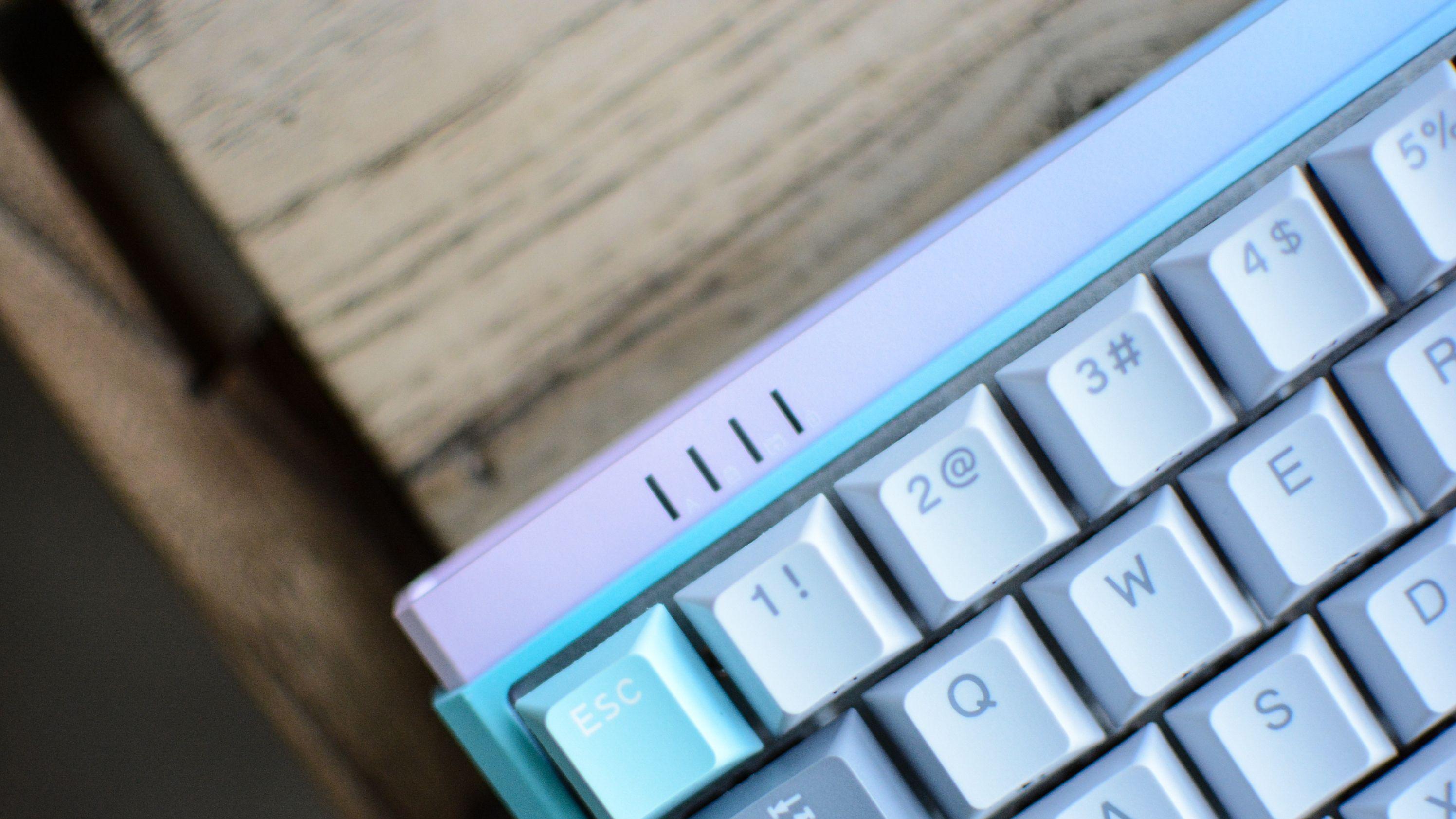 高通|杜伽K330W机械键盘首发评测：独家定制晶轴，61键+独特配色太惊艳