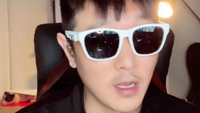 田源|主持人田源被封杀后生活依旧潇洒，住20万一平豪宅，曾坦言没朋友