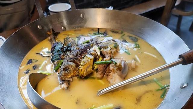 浙江省|浙江老师请女朋友吃饭，花了300元却一口吃不下，这个价格贵吗？