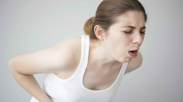 蛋白质|食物总是返流到口腔？医生：多半与4个因素有关，需及时就医诊治