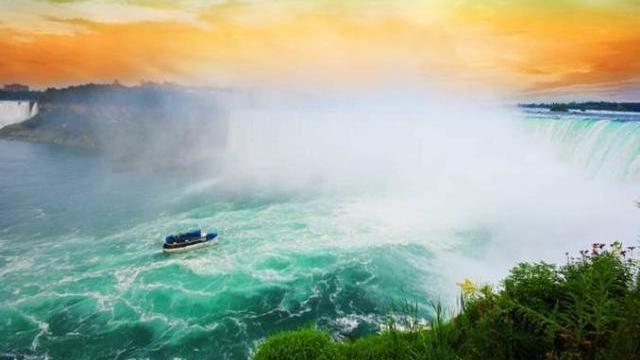 尼亚加拉瀑布|世界上最大的跨国瀑布，白天壮美，夜晚变成一条彩色瀑布！