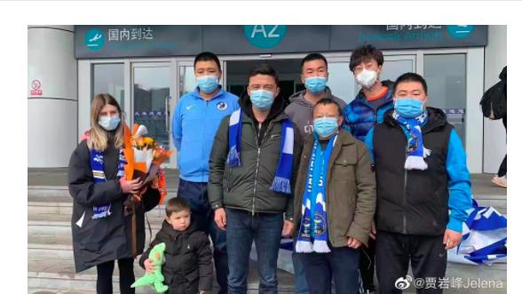 森林狼队|国足功臣谢晖走马上任，90后加拿大白富美娇妻抢镜，混血儿子可爱