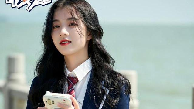 怦然心动20岁|清纯美女曾晨晨黑料被扒，人前人后两幅面孔，赚钱手法可悲可耻