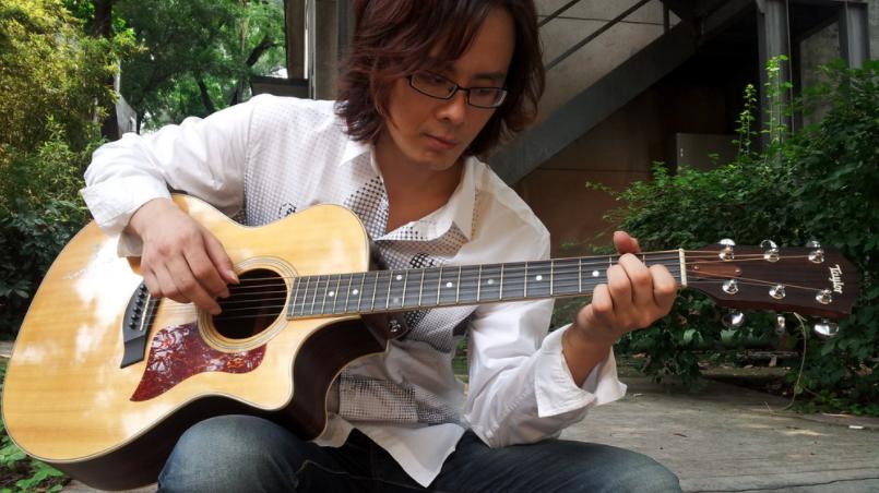 丁香花|“那坟前开满丁香花”，20年前爆红的《丁香花》，唱的亡者是谁？